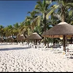 Hot Beach Suites Olimpia